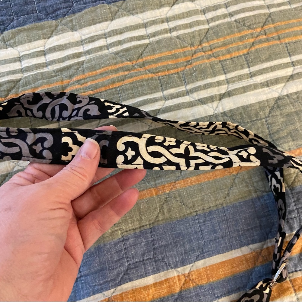 Vera Bradley Black and Pink Shoulder Bag with Vibrant Design - Picture 8 of 10